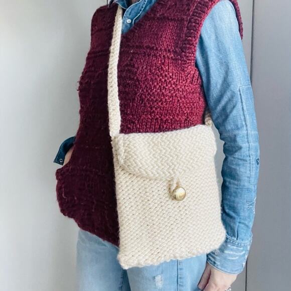 Handknit Crossbody Knit Handbag Cream Boho Softgirl Handmade items - Picture 1 of 6
